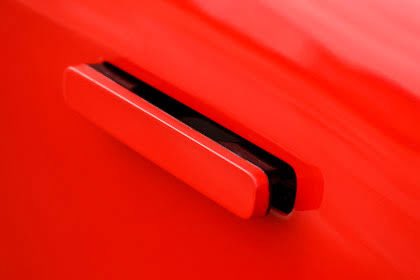 throttleandtech's tweet image. 3 Types of door handles in cars. One out of the three is absolute perfection. Other two are bull sh!t. In quest for modern design, we often get ahead of ourselves and choose form over function.