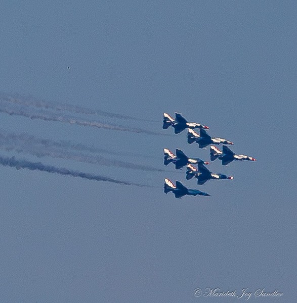 maridethjoy's tweet photo. Took some great photos today of the #JBAndrewsAirShow from the ninth floor of #Dock79 on the #AnacostiaRiver. Loved the #USAFThunderbirds, especially! Huge planes - even from ~10 miles away. https://t.co/PoJkneZeqe