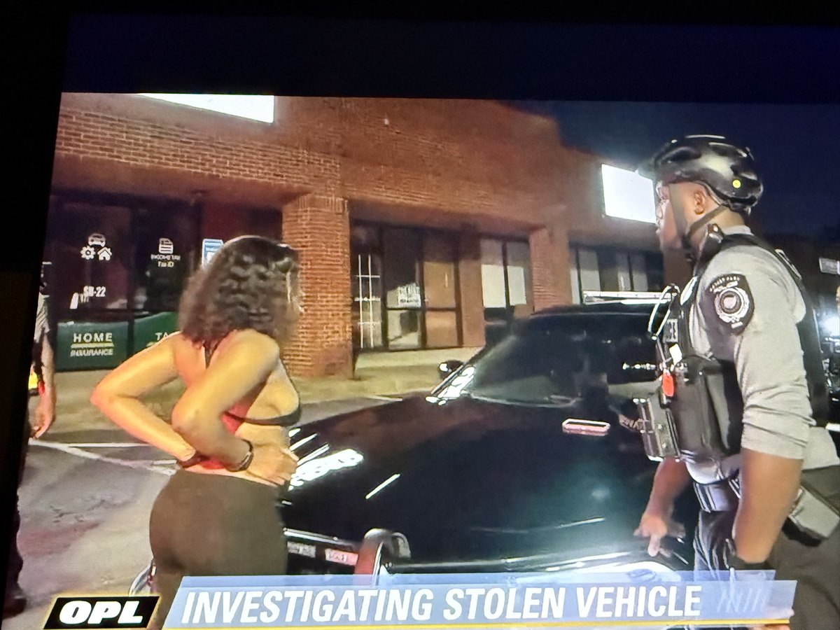 edscala's tweet image. No one told the bike cop it was side boob Saturday! 🤣
@Garriottkatie41  @OfficialOPLive @ReelzChannel #OPLiveNation #oplive ##opnation