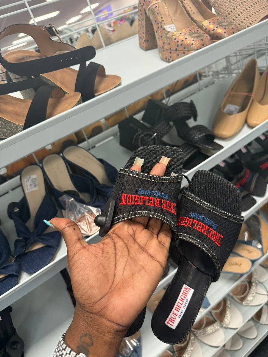 layxsnv's tweet image. Citi trends jus ate with these 🆑😅