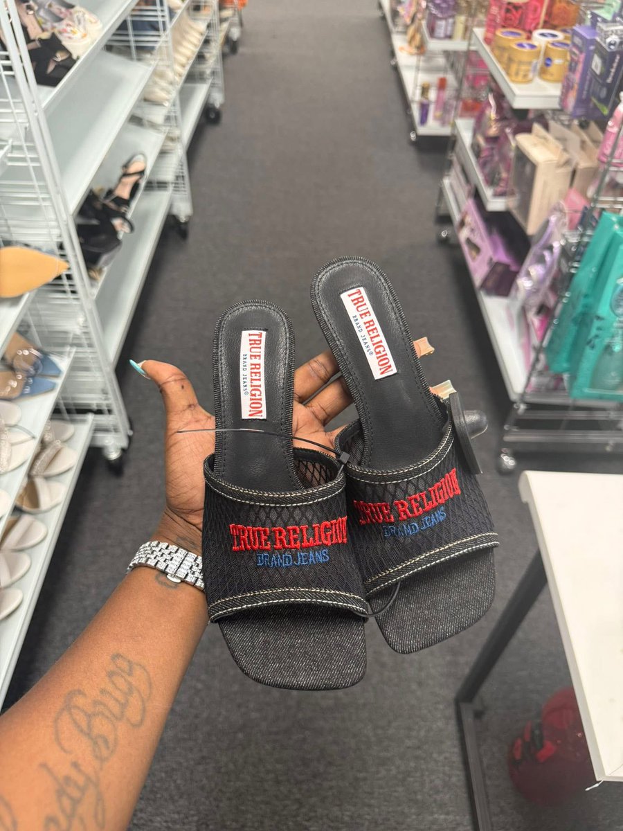 layxsnv's tweet image. Citi trends jus ate with these 🆑😅