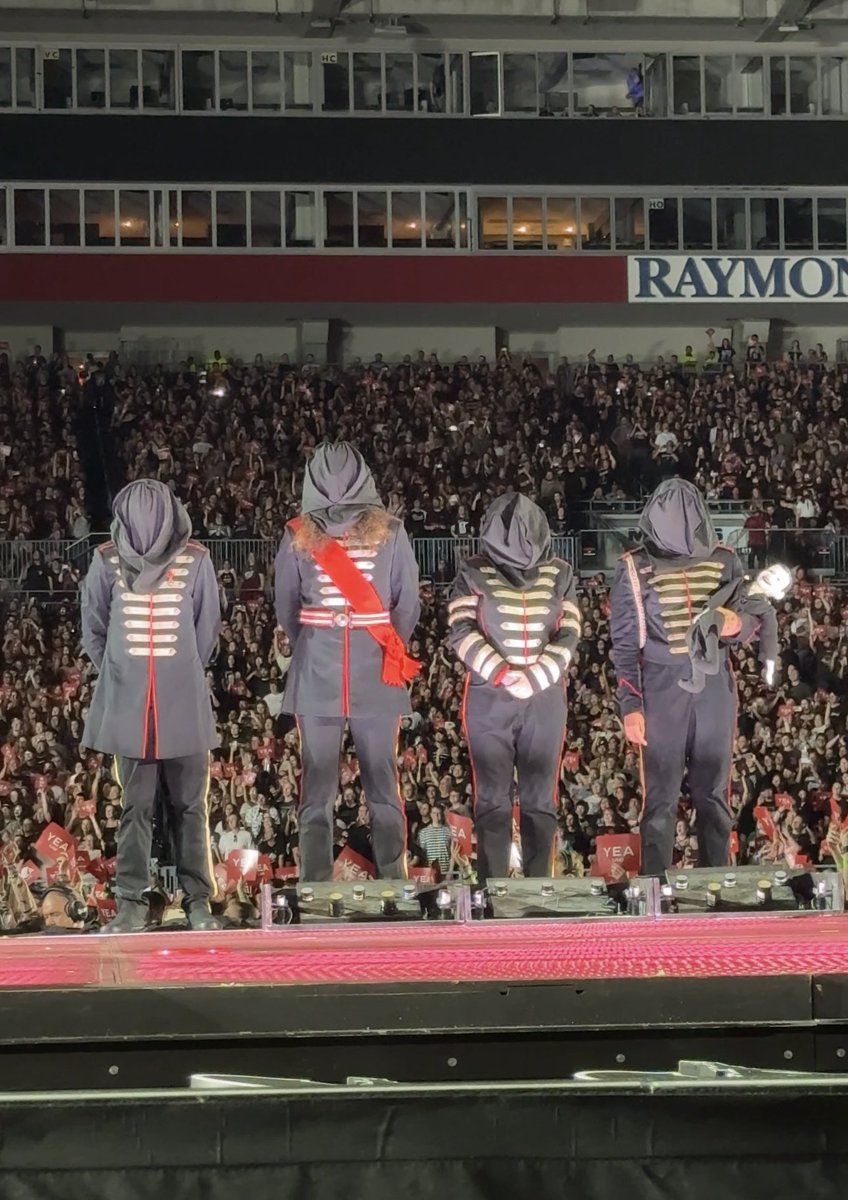 fixyourrheart's tweet image. They executed the band!!! #MCRTAMPA
