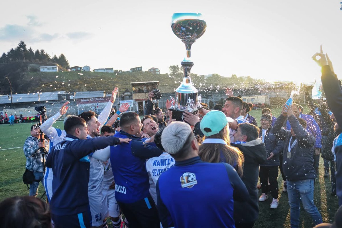 El club deportivo Severo Cofré de Calbuco se proclamó campeón del fútbol regional tras vencer en tanda de penales 5 goles a 4 al dueño de casa Tricolor de Puerto Montt. El elenco de calbuco empató en tiempo reglamentario 1-1 y 0-0 en alargue.