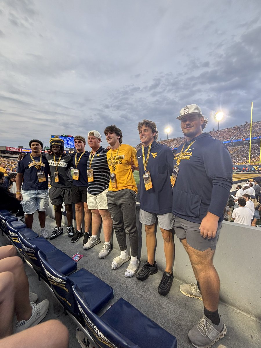 West Virginia fans, here is a group of commits ready to play hard for WVU!

#HardEdge