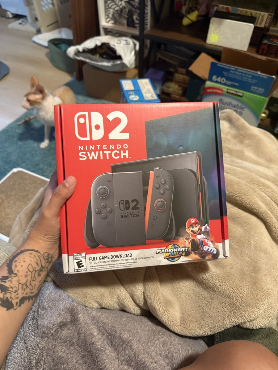 SeasideChee's tweet image. Finally being with a man who treats me like a princess….. snif snif snif

I’m so spoiled, I love you @paradoxxpalms and I can’t wait to play the new Mario Kart with you!!!