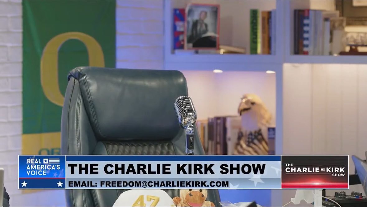 I never wanna hear another chair complaint about <a href="/hasanthehun/">hasanabi</a> again.