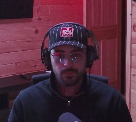 leylaamlk's tweet image. he just doesn’t age.