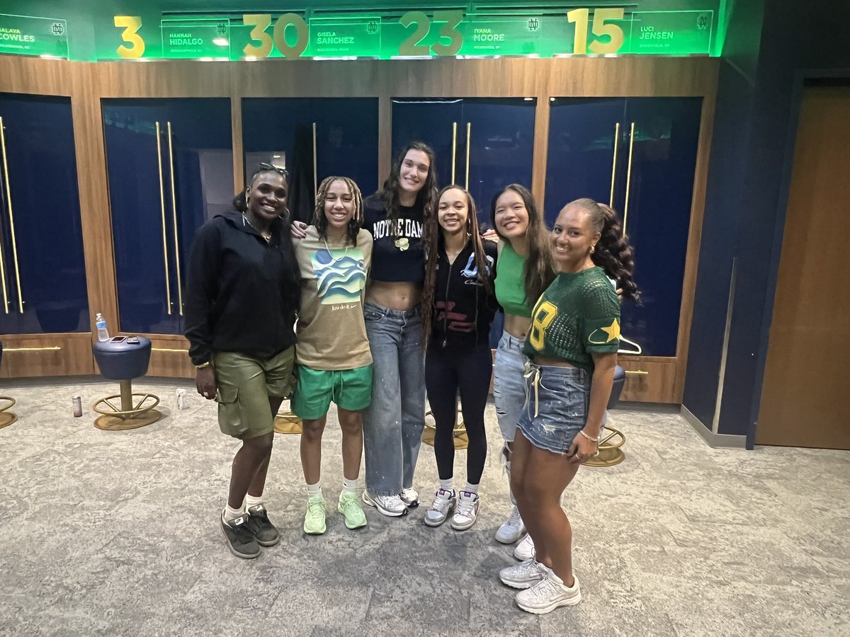 Dope day, kicking it with <a href="/ndwbb/">Notre Dame Women's Basketball</a> I even got to see <a href="/NDFootball/">Notre Dame Football</a> in action! 🤩 Shoutout to <a href="/CoachCarlosKnox/">Coach Carlos Knox</a> for the invite and tour! What a beautiful campus! Thank you to <a href="/IrishCoachIvey/">Niele Ivey</a>, the coaching staff, and team for showing me a great time.
