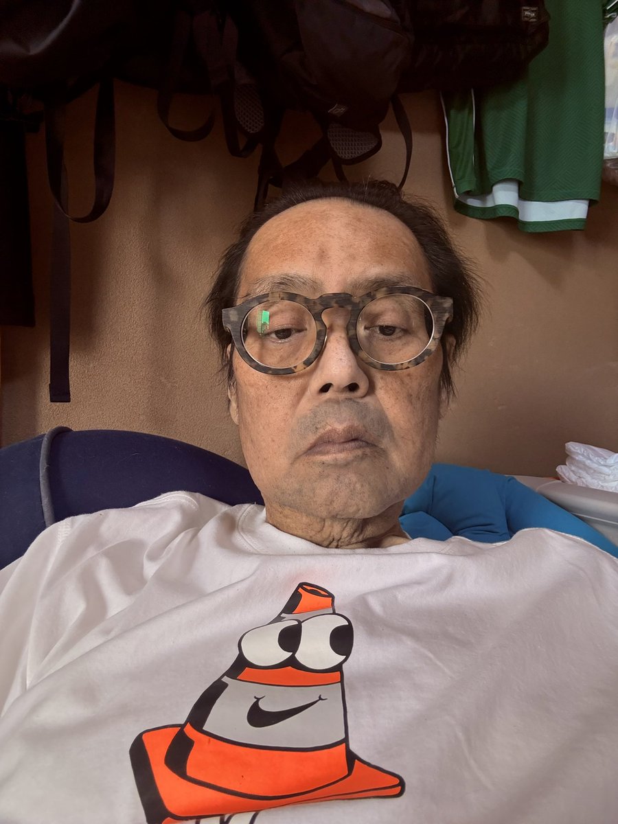 kazumoto1968's tweet photo. みんなおはよう。余命2週間切った間抜けなTシャツ姿のヴェルディサポーター一元です。明日の観戦へ向けてたくさんの方のお力を借りて今も動いています。明日はもちろんその先も僕たちは残留を決めるまで頑張ります。今こそ全てのヴェルディのチカラ��結集して残り試合を勝ち続け来期J1をこの手に握りましょう！僕たちには勝利しか無い。この手でやだてやろうぜっ‼️#verdy