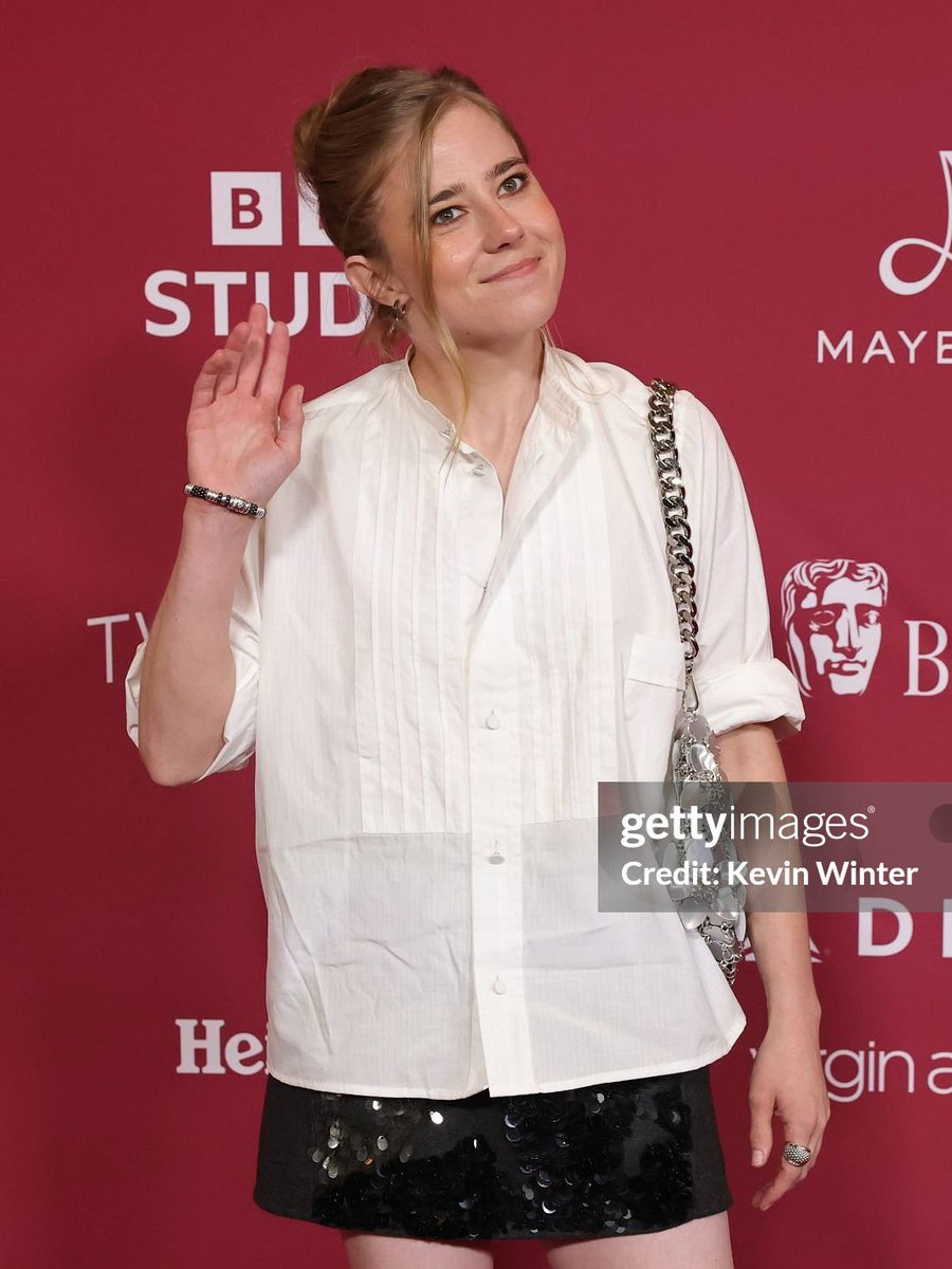 mmithstranger's tweet image. her wave omg she’s so cute i love her🫂