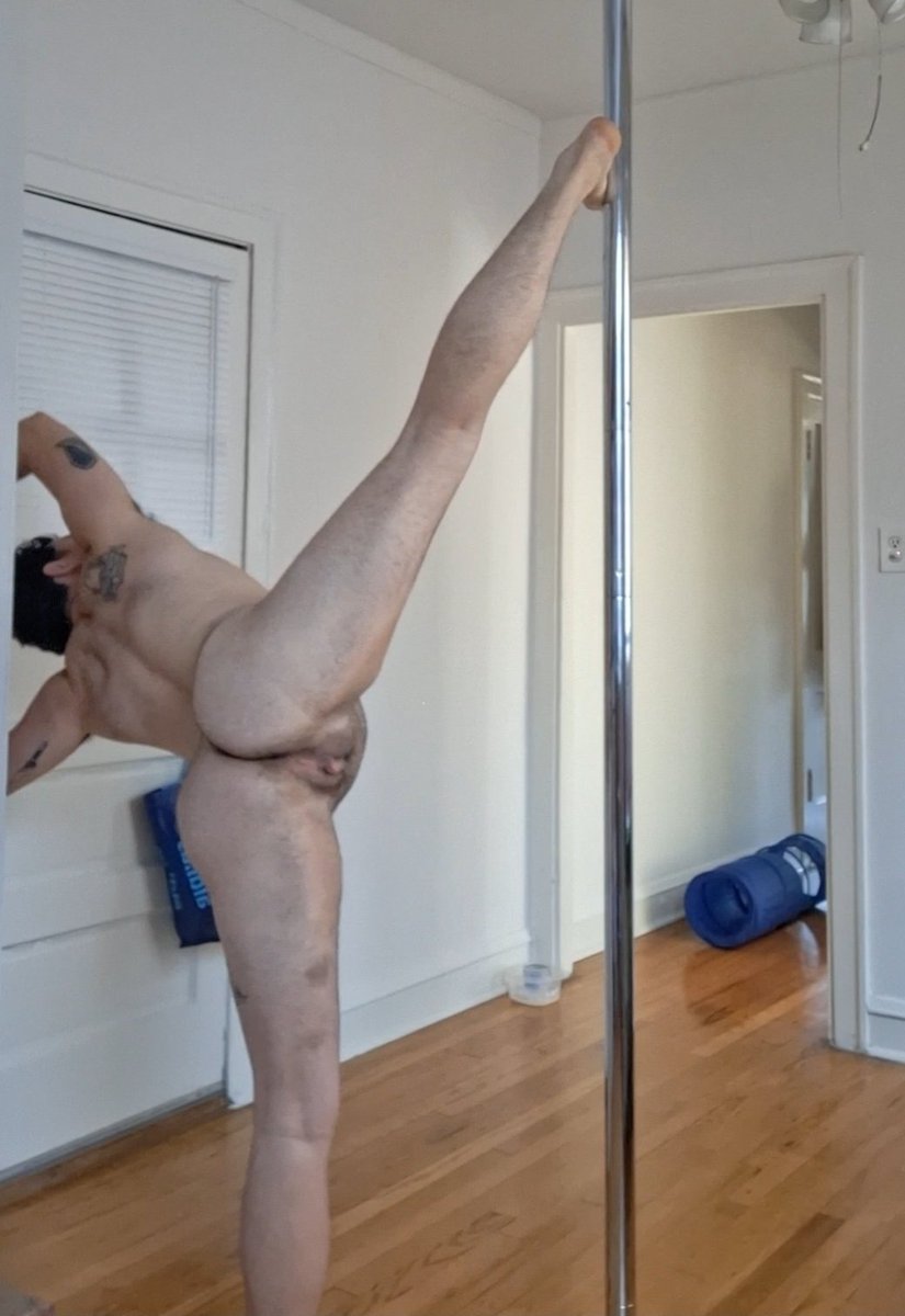 quinn_satiable's tweet photo. Posting these again just because I can 😌 https://t.co/WUFQhXCVKk