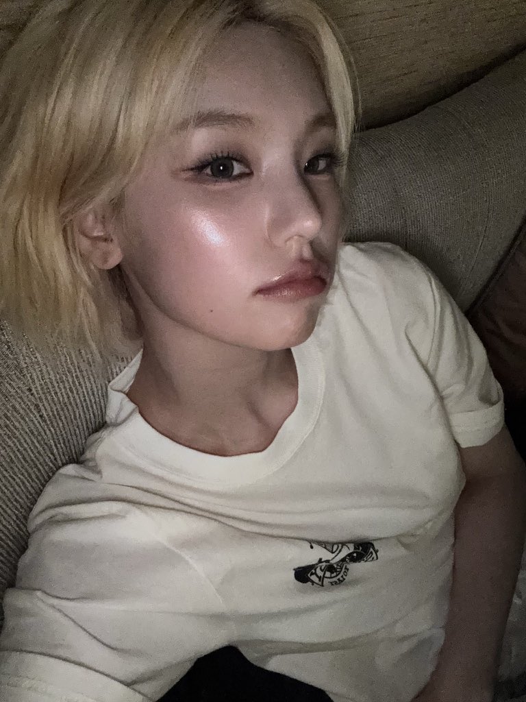 futchyj's tweet photo. Yeji and her severe problem of taking pictures in this angle making women feel indescribable things https://t.co/2oHWMZUpIr