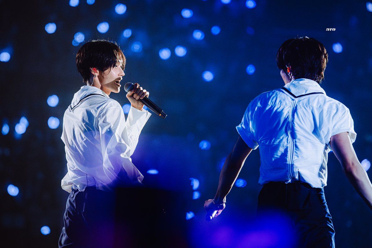 otalvb's tweet image. 얼굴에 그림자가 져서 보정안하고 있던 사진인데 호다닥 꺼내옴.. 보는 눈빛이 너무 예뻐서 🥲