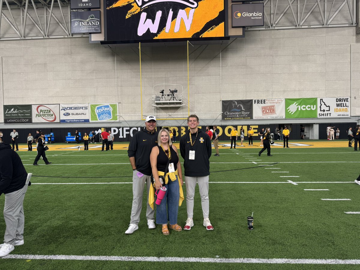 Vandals with another Dub!! 
In the throwback Pride Gold unies!! 

The Kibbie Dome is Awesome!!