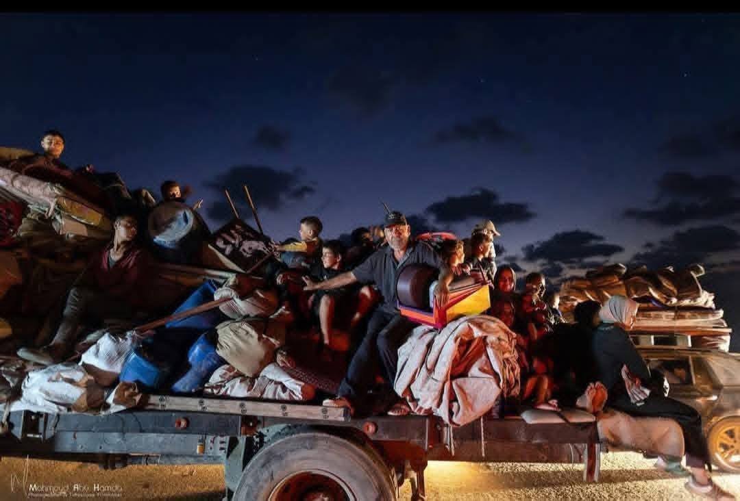 ليلة دامية في غزة.. حتى ساعات الفجر الأولى
قصف إسرائيلي يحوّل أحياء المدينة إلى كتلة لهب، ويُجبر آلاف العائلات على النزوح بعربات بدائية وسط الدخان والصواريخ.. لا حول لهم ولا قوة.