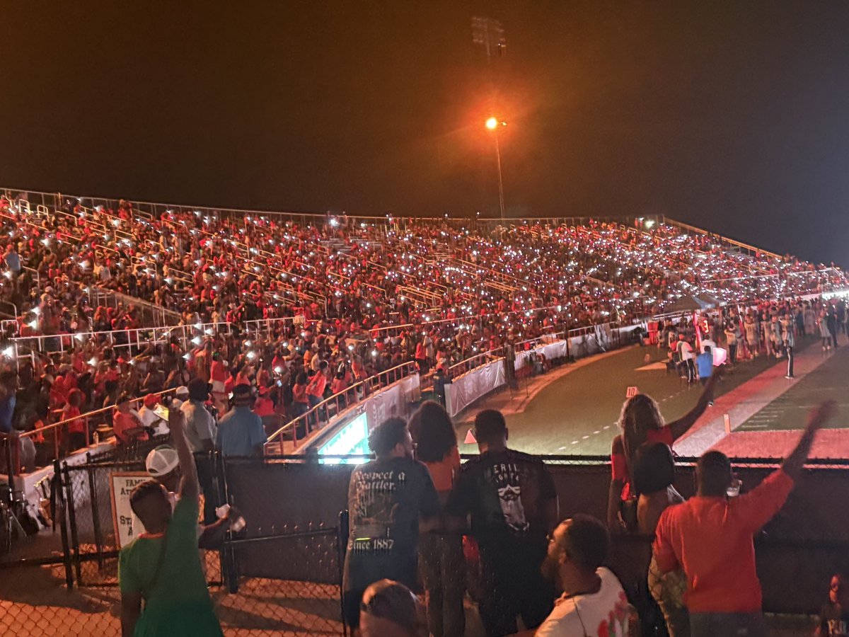 Swag surfing with phone lights only. 🏄🏾‍♂️🏄🏾‍♀️💪🏾🐍