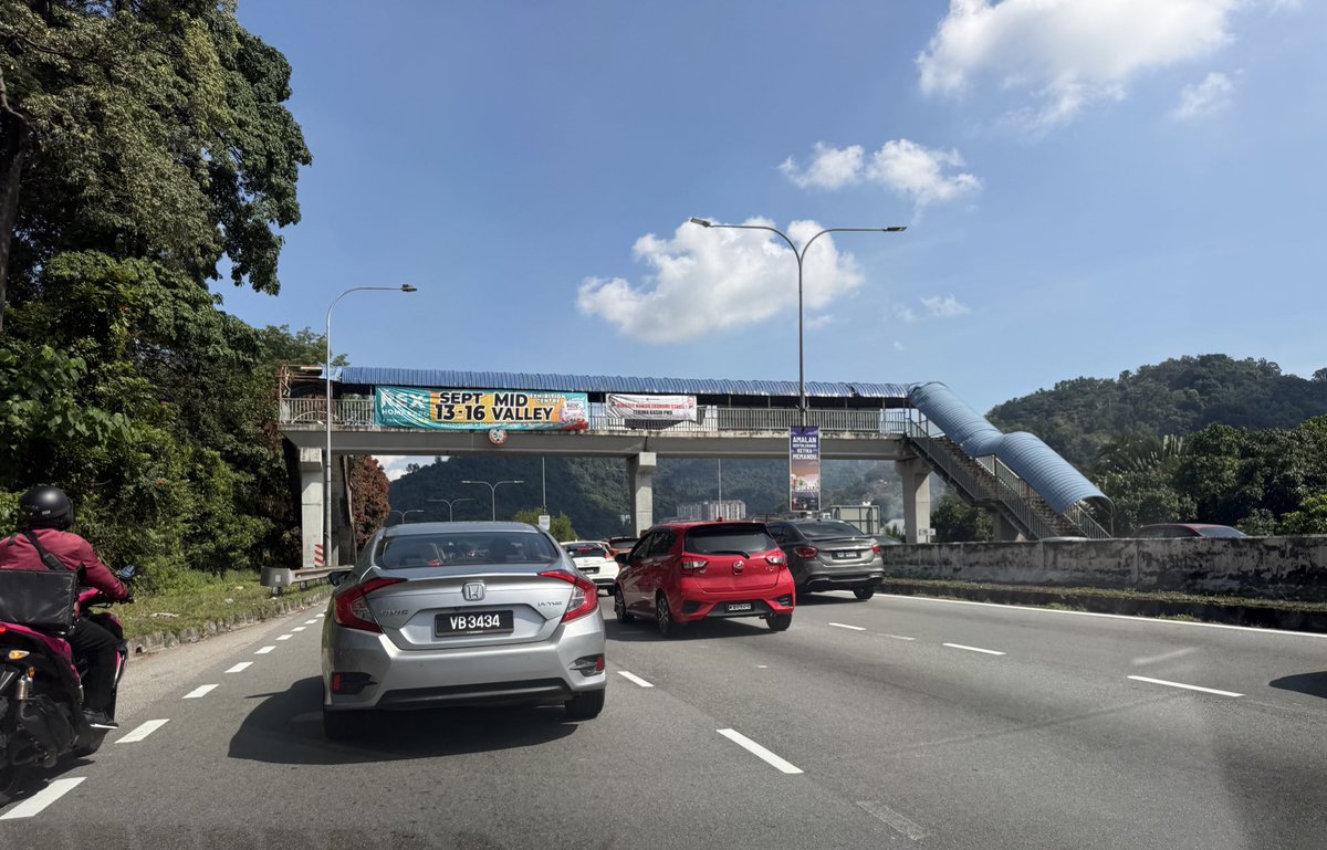 Tomiceman88's tweet photo. Masih jem laa aku nk keluar makan je pun 🙄🙄🙄
#mrr2 https://t.co/MX2nFv03dO