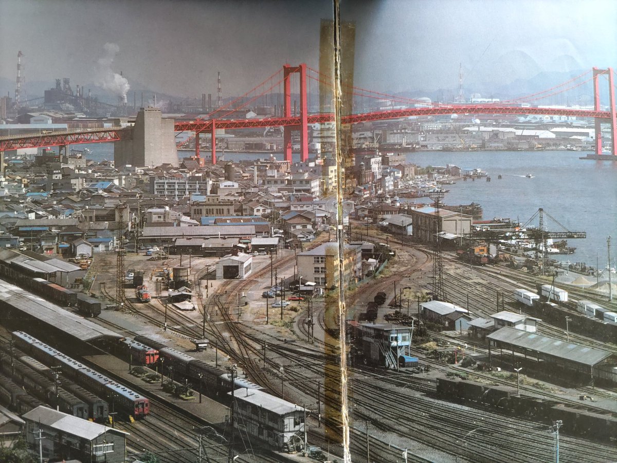 実家の子供部屋の棚にボロボロの（ローカル線をゆく⑧ 九州）を発見。見開きには筑豊線若松駅の写真に驚きです。いまは想像もつかない広い構内に貨車や客車が、、もう一度この頃に戻ってみたいものです。テープすらもボロボロで本が2つに分離してます（笑）