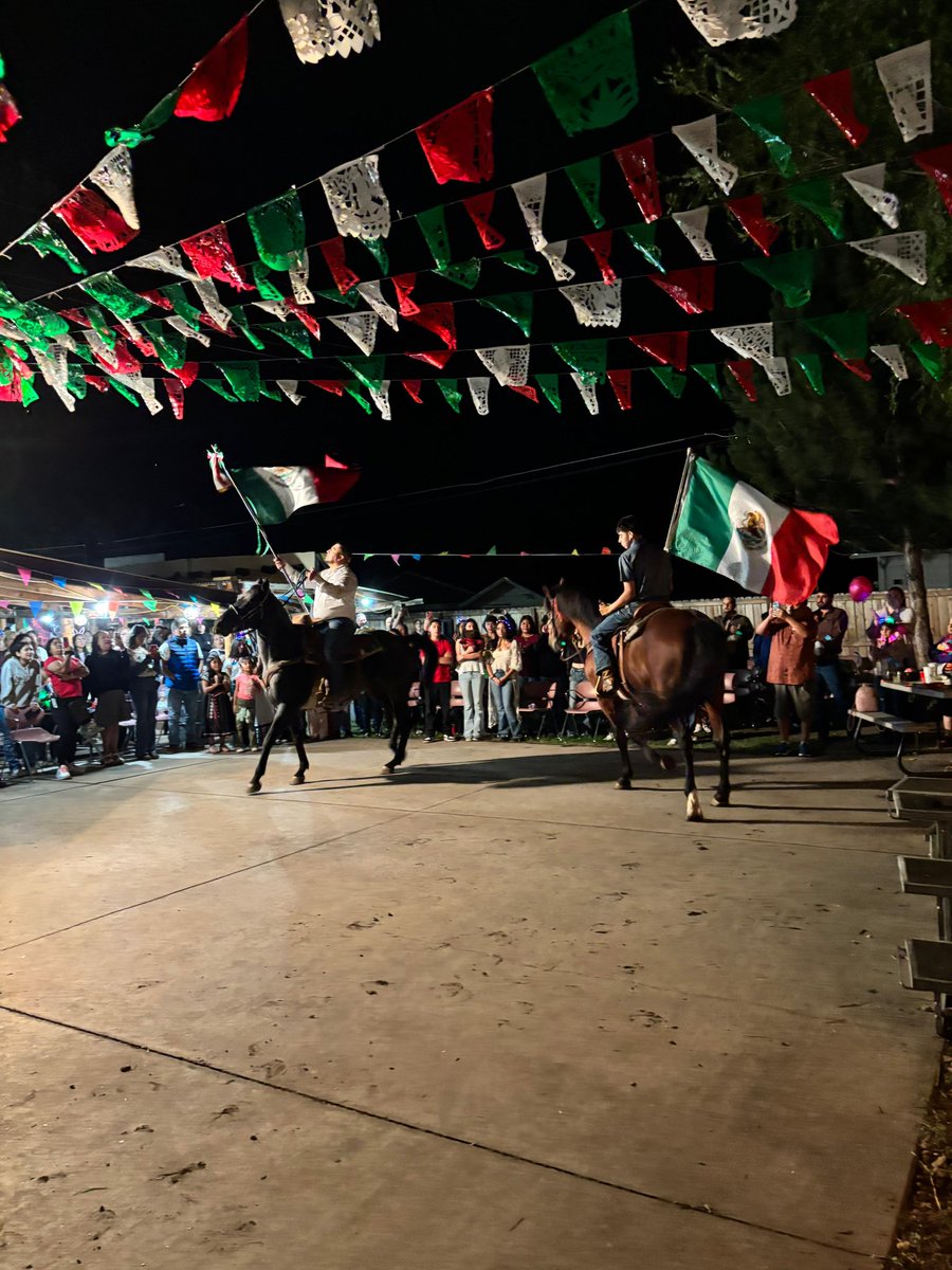 ConsulMexDen's tweet image. 🎉🇲🇽 El espíritu de México se hizo presente en #FortCollins, Colorado con la emotiva ceremonia del Grito de Independencia, encabezada por nuestro Cónsul General @pavel_mc