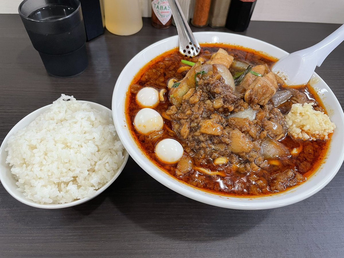 元祖スタミナ満点らーめんすず鬼狭山ヶ丘分店さんにて辛いスタ満ソバ辛さ控えめまさおと小ライスを頂きました。
安定の背徳感。
歳をとっても食べ続けられるようにコンディション調整頑張ろう！笑