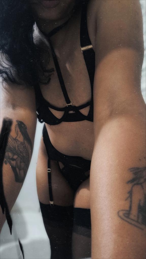 justabish's tweet photo. Algum safado/mucilon pra me dar leitinho e pica na dm? Ja chega mandando, so os que curtem mulher mais velha 👀 quem mandar video/foto com rosto e gozada  #PINTOAWARD #PINTOAWARDS #PINTOSAWARDS #PINTOSAWARD #XOTAAWARDS #PEITOAWARDS #TROCONUDS #trans #transexual #novinho https://t.co/G1h1jgv3So