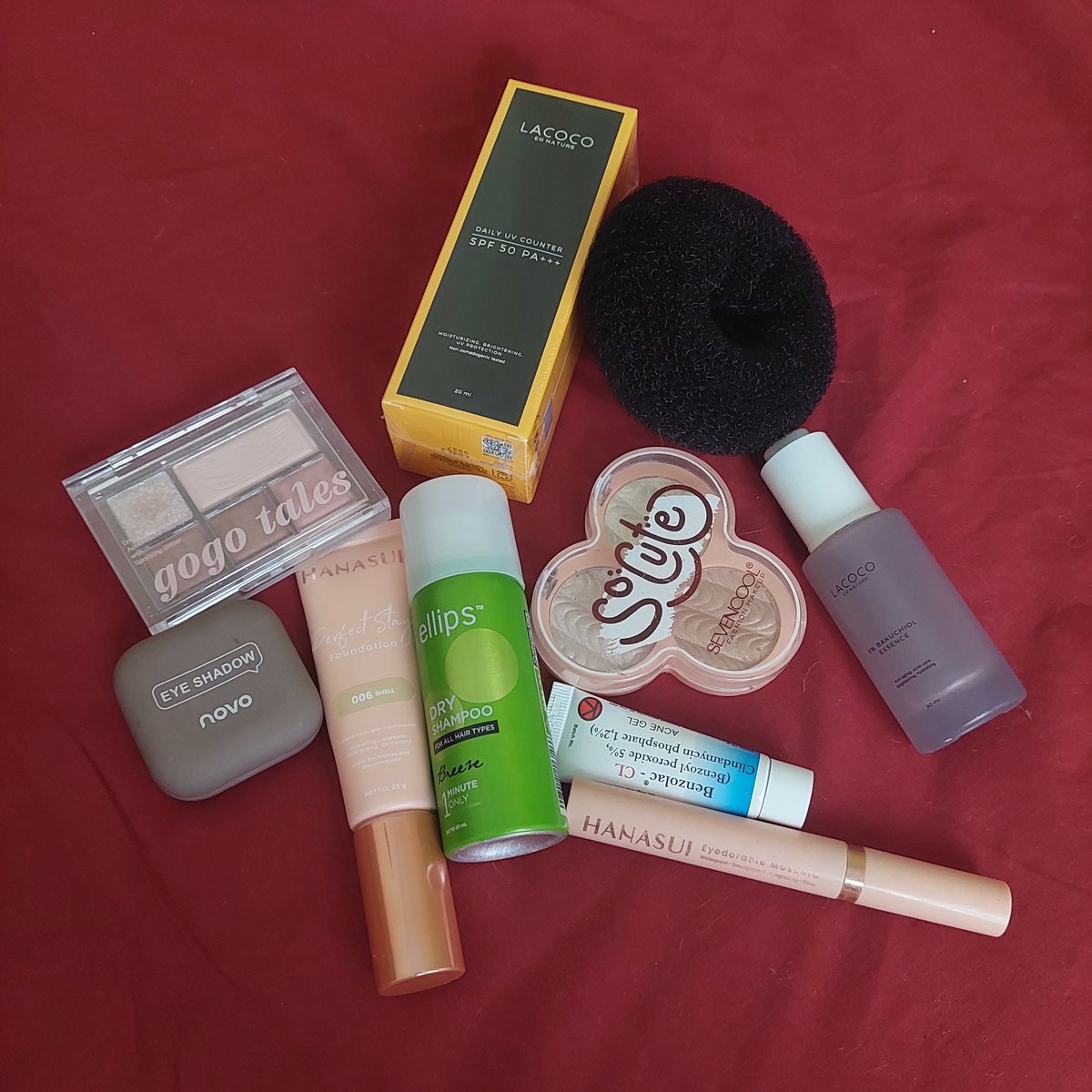 hyooa14's tweet photo. gais aku mau jual murah produk makeup/skincare akuu, ada yg PL ada yg new yaa. start 7k mau nda https://t.co/NTEHfwguq3