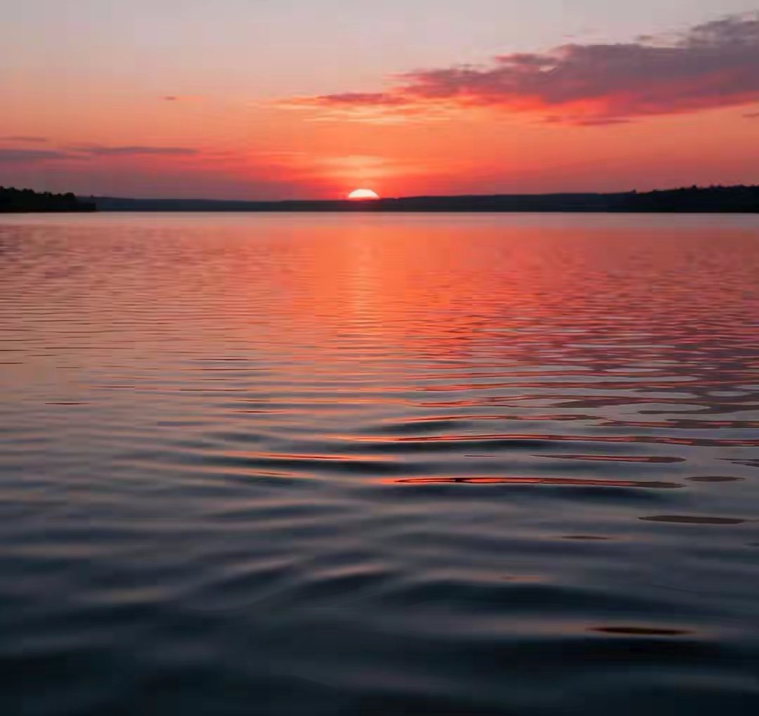 上联：湖上风来波面皱
下联你怎么对？