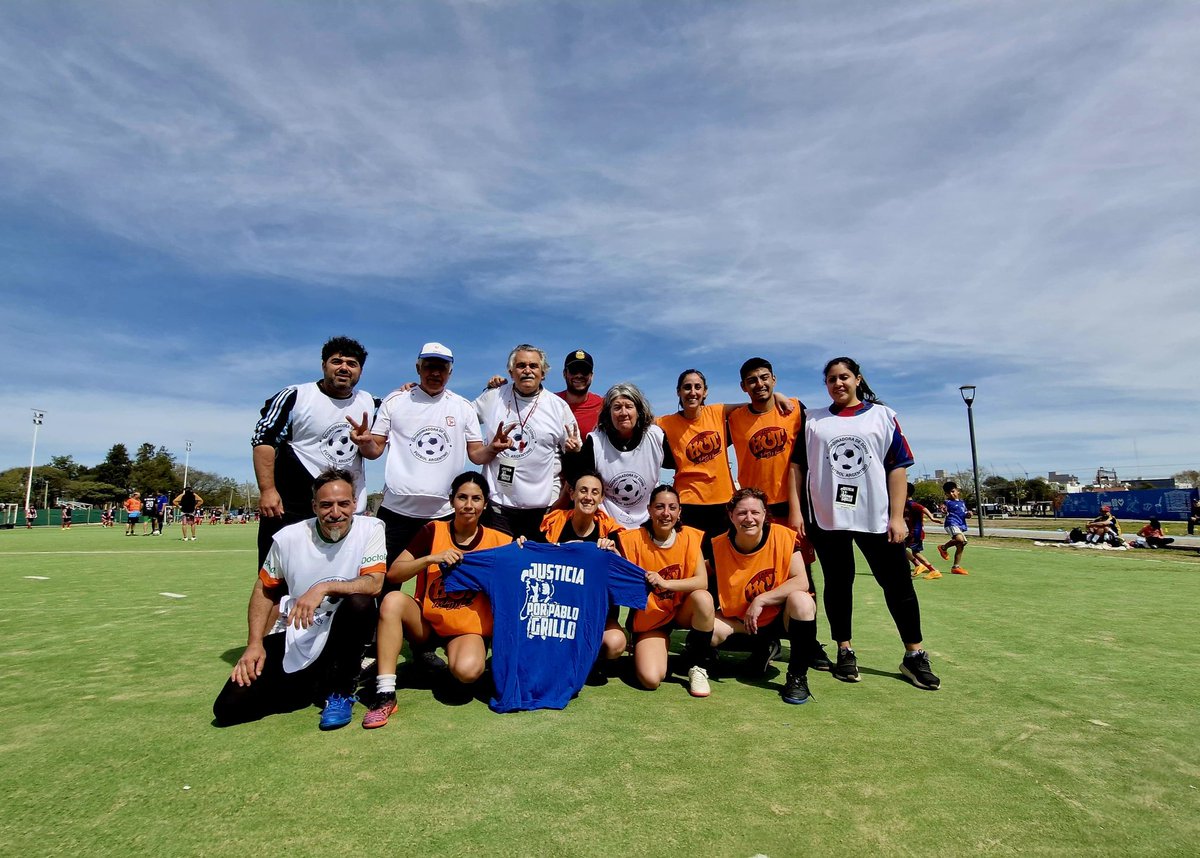 La militancia la aprendí por el fútbol, por el club que amo. La militancia me acercó hoy otra vez al fulbo🤭 💙❤️

Hay equipo.
Hoy, por Pablo Grillo. Y por todxs.✊🏻

#JusticiaPorPabloGrillo
#Ddhh #Coordinadora
