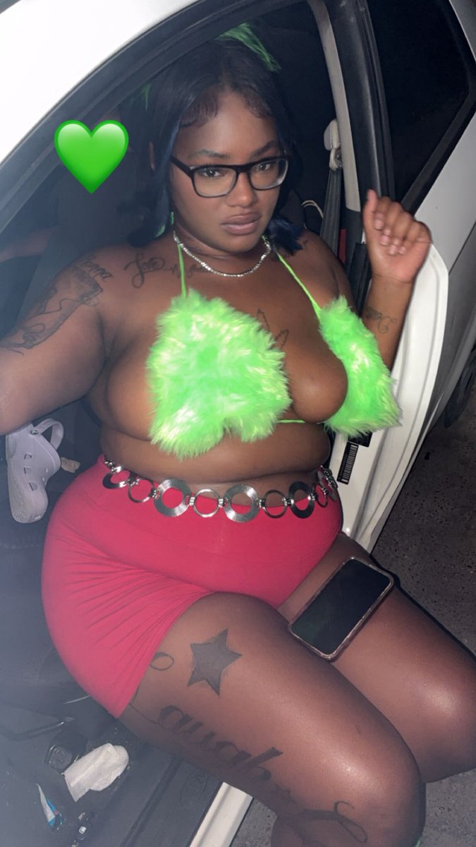 UrBeautifulNite's tweet photo. Booom 💚💋💚💋💚join me https://t.co/5ez0GKtUvf https://t.co/PNZTzRAVVG