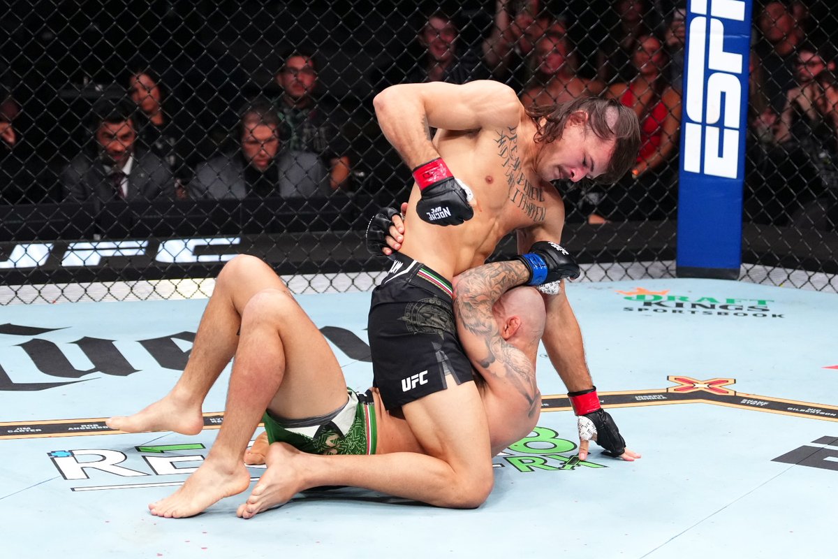 UFC 9.13 テキサス（レポ）：メキシコ在住のディエゴ・ロペス、メキシコ独立記念日大会でUFC 5戦全勝のジェアン・シウバを2R TKO  https://t.co/CpCFDzcTrS