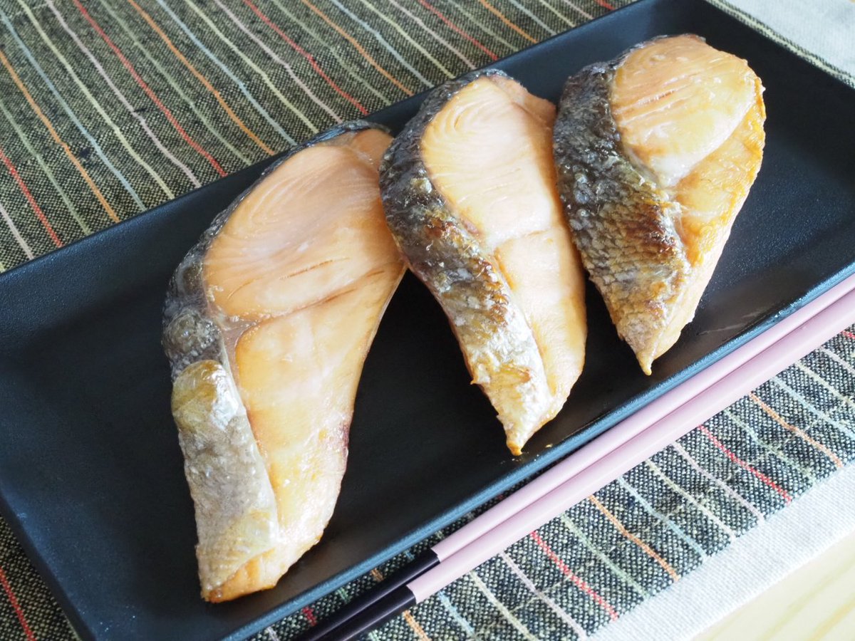 oshakuchan's tweet photo. 鮭、綺麗に焼けました😊
本日のブランチ
#おうちごはん 
#ブランチ #blunch 
#鮭おいしかったよ https://t.co/AapivDiDxO