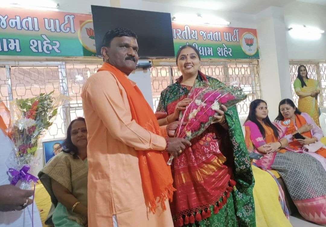 GarvaBharmal's tweet photo. ગુજરાત સરકાર નાં સામાજિક ન્યાય અને અધિકારીતા મંત્રી તેમજ મહિલા અને બાળ વિકાસ મંત્રી શ્રીમતી ભાનુબેન બાબરીયાજી ને જન્મદિવસ નિમિતે હાર્દિક શુભકામનાઓ 

પરમ કૃપાળુ પરમાત્મા આપનાં જીવનમાં સુખ, શાંતિ અને સમૃદ્ધિ સાથે સ્વસ્થ દિર્ઘાયુ પ્રદાન કરે એવી પ્રાર્થના 

Bhanuben Babariya https://t.co/ELXlhjchfV
