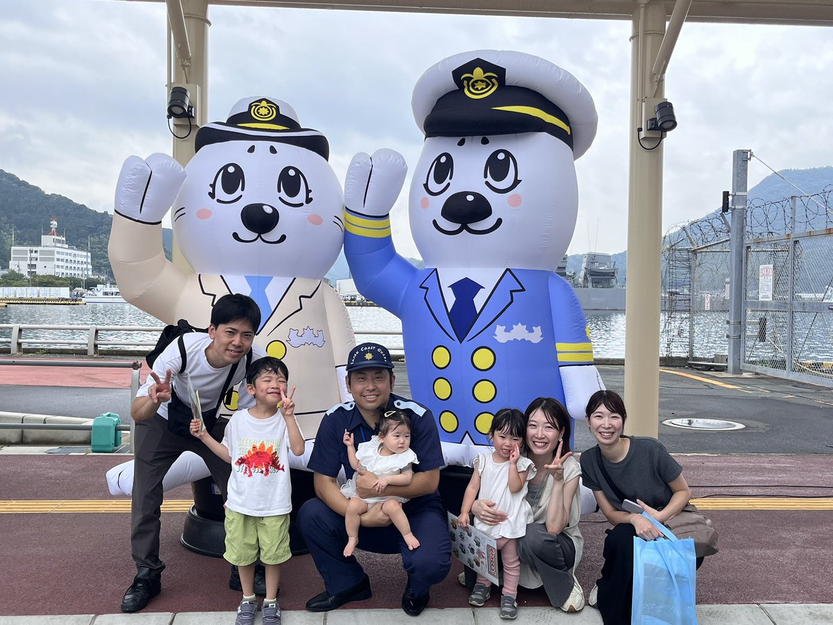 JCG_8th_RCGH's tweet image. #ブルーフェスタ2025

ただいまイベント真っ最中🙌

会場は盛り上がっています！
海上保安庁のブーズでは、ガチャガチャに参加でグッズが貰えます！🎁
まだまだ楽しい企画が続きますのでぜひご参加ください✨