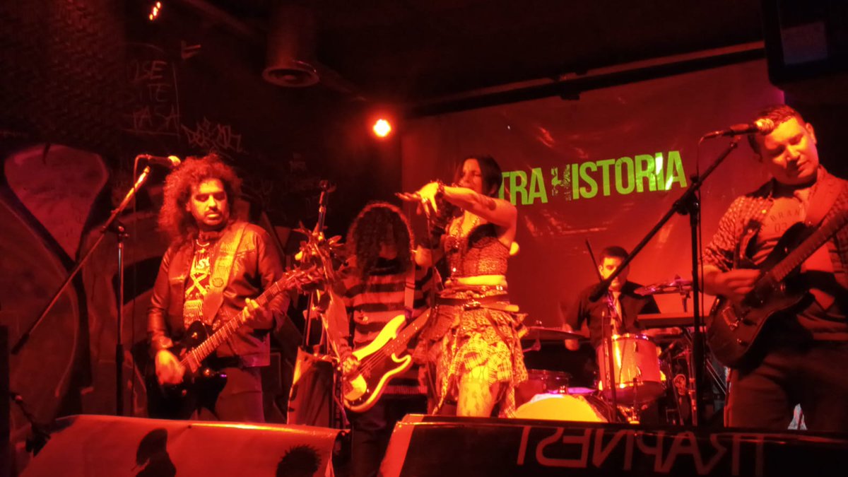 FrancoUlisesM's tweet photo. Some photos from today's show with Nana Osaki (from Buenos Aires, Argentina).

Yep, I'm now in a Nana tribute band! 
More pics and videos soon!

(Btw, the Kurt Cobain like red-black sweater is not mine, it's the vocalist's) https://t.co/0BWtexHcvQ
