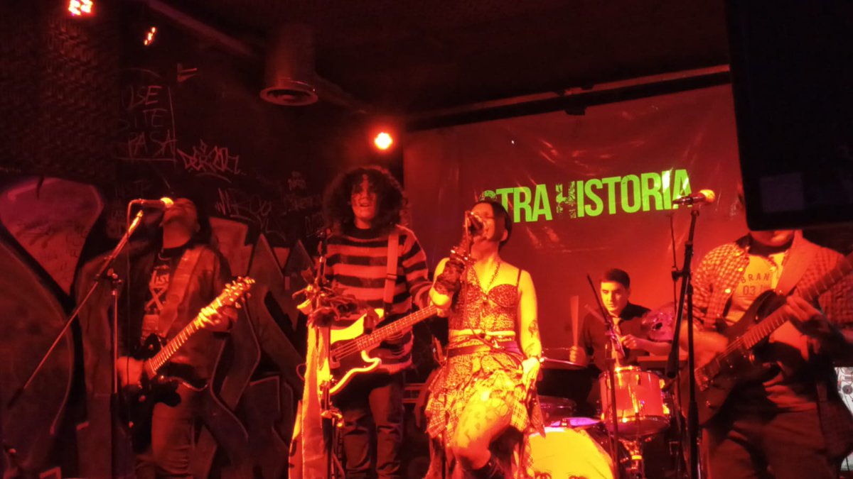 FrancoUlisesM's tweet photo. Some photos from today's show with Nana Osaki (from Buenos Aires, Argentina).

Yep, I'm now in a Nana tribute band! 
More pics and videos soon!

(Btw, the Kurt Cobain like red-black sweater is not mine, it's the vocalist's) https://t.co/0BWtexHcvQ