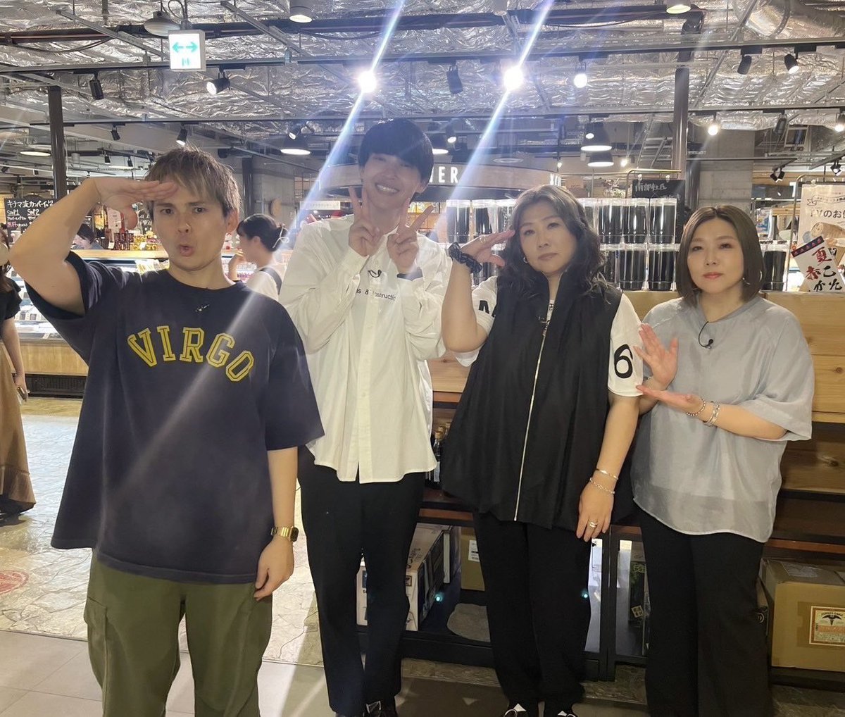 dokoiko_tvo's tweet image. ／
このあと午後3時から🕒
 #やすとものどこいこ 
＼

#ルクア大阪 で #祇園 とお買い物🛍️

ABCマートでは番組ではおなじみ⁉️
キラキラシューズ👟をお買い上げ👛

食料品売り場では やすよが大好きな
お出汁スープと感動の再会🙏

お楽しみに📺 #テレビ大阪

⬇️写真もキラキラしてます✨