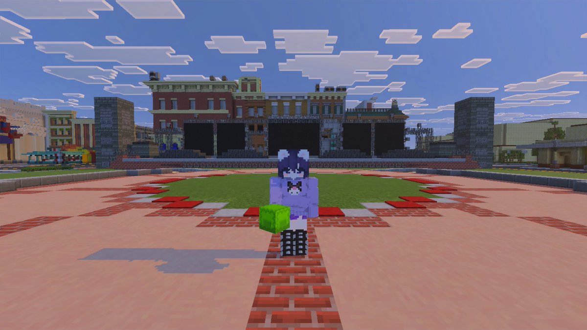 開園２日目ですね。僕は寝坊しました

...ハロウィンだからお菓子準備してるよ
 #UCResort