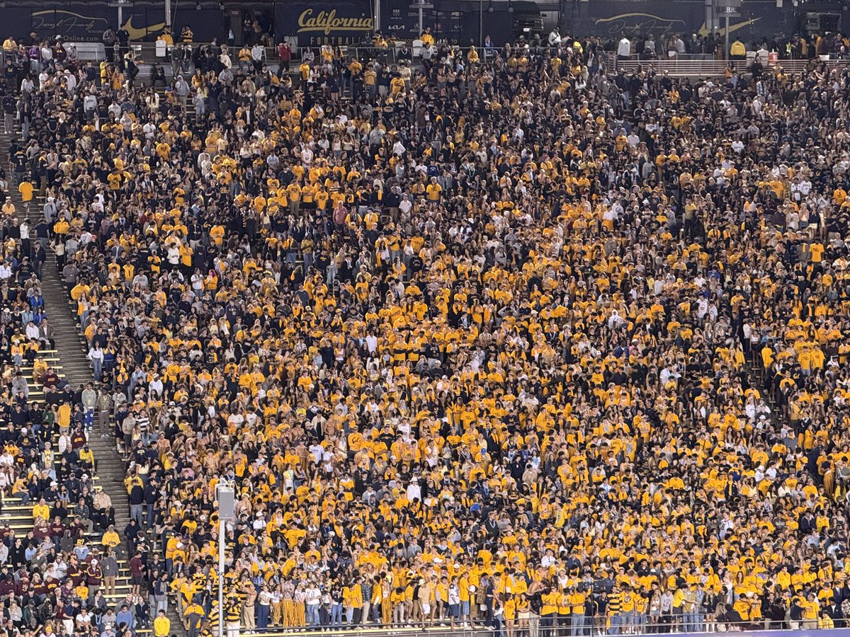 CalBearsOn3's tweet image. Great showing by the students again tonight bringing the energy