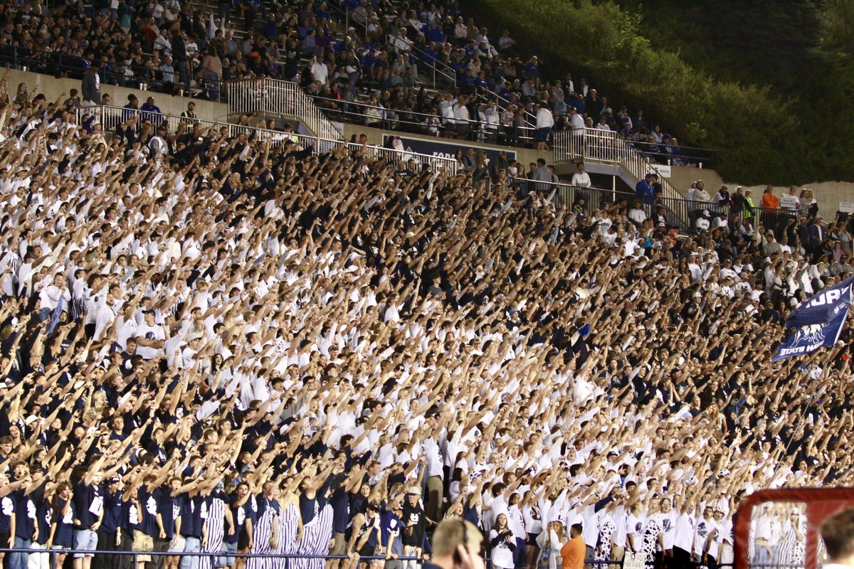 Stadium Stripe looks good on you <a href="/usuHURD/">USU HURD</a>! 😍

#AggiesAllTheWay
