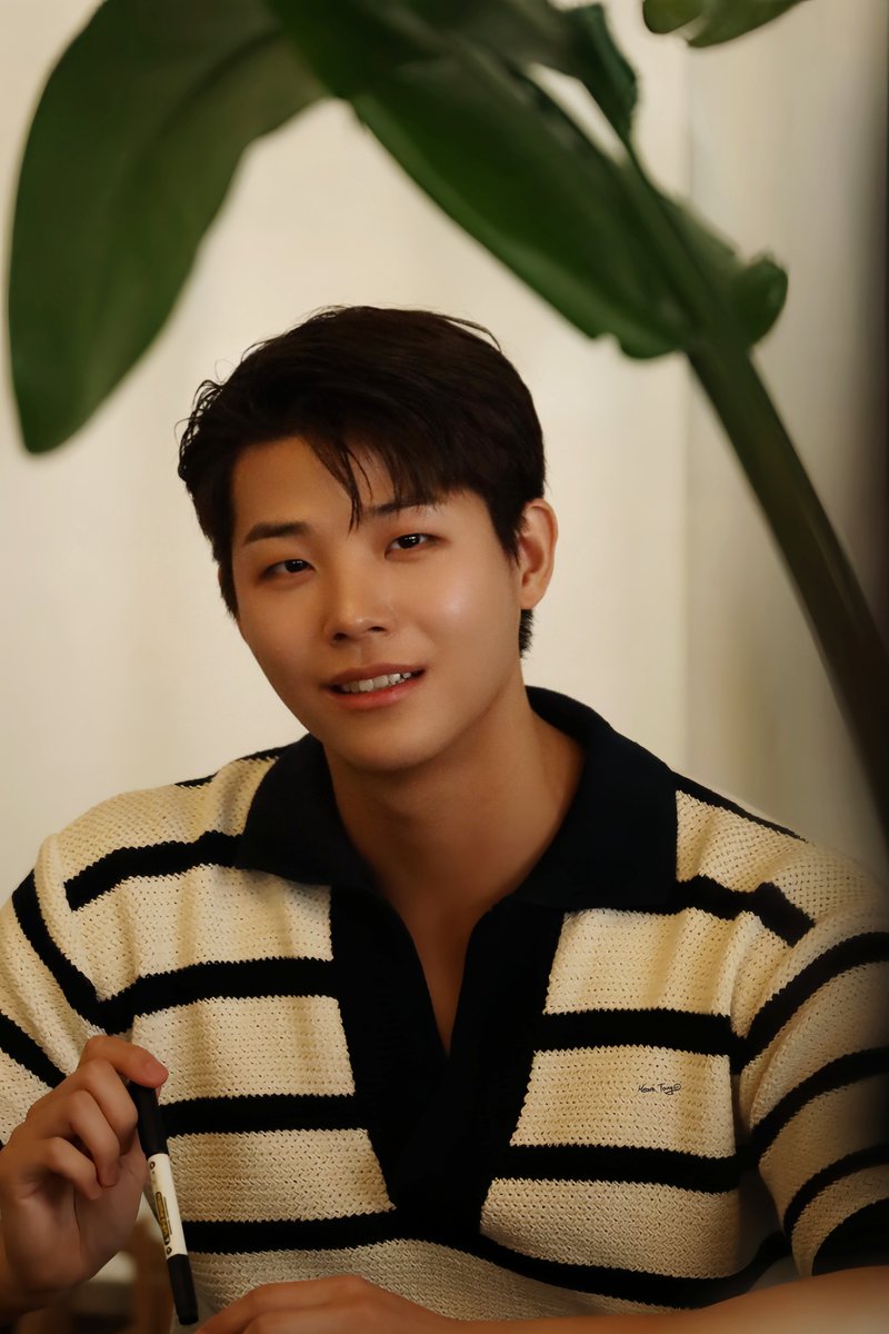 250913 카페이벤트
앞광대 반짝 뽀둥이✨️ 
#고스트나인 #GHOST9 
#손준형 #SONJUNHYUNG