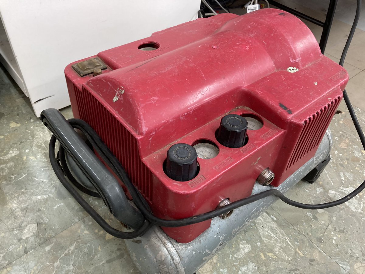 【工具】HITACHI 日立工機 常圧2口 エアーパンチ　エアーコンプレッサー　 EC922 中古　リサイクルショップ宮崎屋　住吉店25.11.13 工具】HITACHI 日立工機 常圧2口 エアーパンチ エアーコンプレッサー