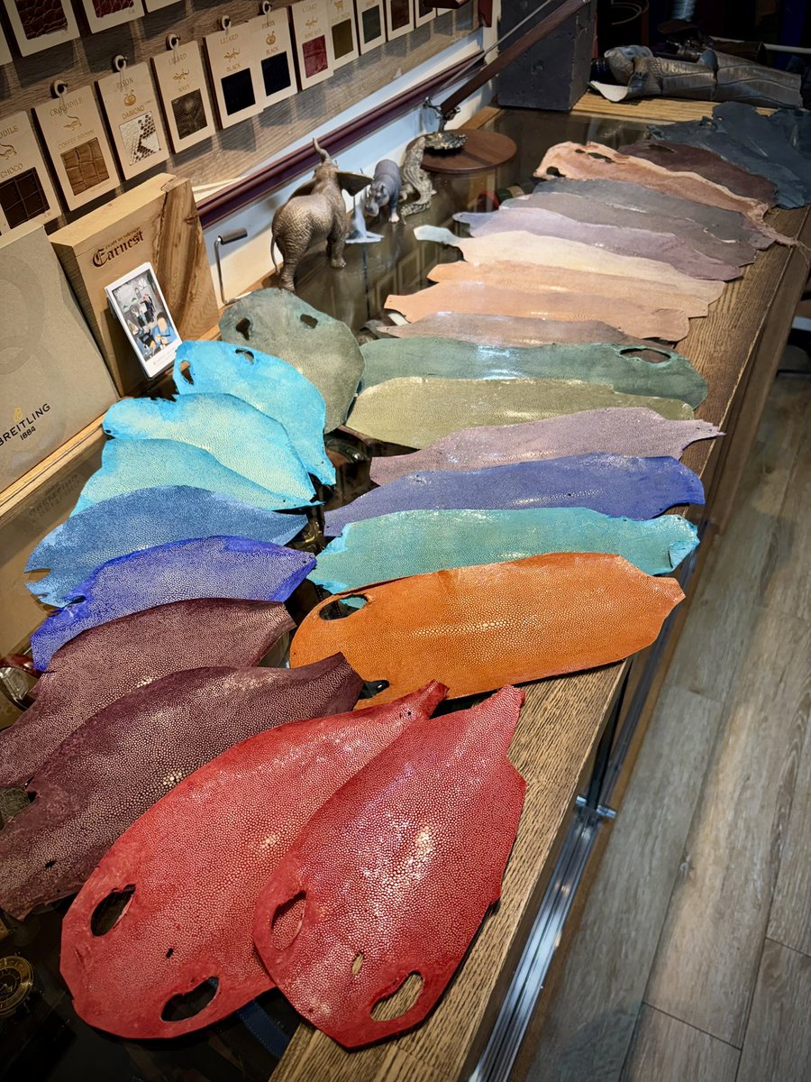 earnest_strap's tweet photo. 小ぶりなガルーシャを大量買い付けしました。スターマークも時計ストラップに最適のサイズ!是非一度見にきて下さい!
#ガルーシャ #スターマーク #アーネスト #earnes #アーネストギャラリー #下北沢 https://t.co/aEadpUGLfx