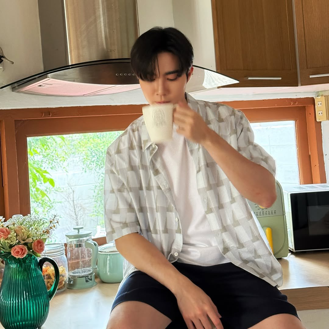 456dadaa's tweet image. เมื่อความเรียบง่ายพบกับเสน่ห์ “ซี พฤกษ์ ”ใน “COS” คือศิลปะที่เคลื่อนไหวได้
ทุกลุคคือผลงานชิ้นเอก

#COSAW25 
#COSThailand 
#NYFW #NYFWSS26 

—- @zee_pruk  #ZeePruk