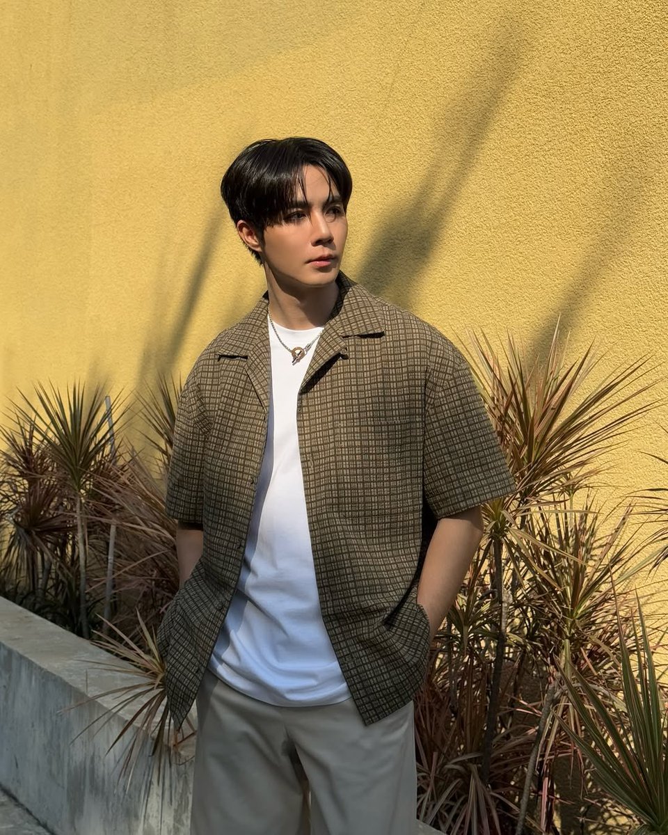 456dadaa's tweet image. เมื่อความเรียบง่ายพบกับเสน่ห์ “ซี พฤกษ์ ”ใน “COS” คือศิลปะที่เคลื่อนไหวได้
ทุกลุคคือผลงานชิ้นเอก

#COSAW25 
#COSThailand 
#NYFW #NYFWSS26 

—- @zee_pruk  #ZeePruk