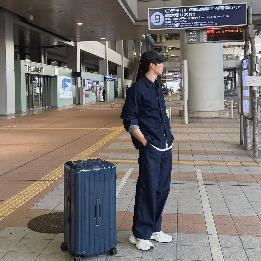 456dadaa's tweet image. เมื่อความเรียบง่ายพบกับเสน่ห์ “ซี พฤกษ์ ”ใน “COS” คือศิลปะที่เคลื่อนไหวได้
ทุกลุคคือผลงานชิ้นเอก

#COSAW25 
#COSThailand 
#NYFW #NYFWSS26 

—- @zee_pruk  #ZeePruk