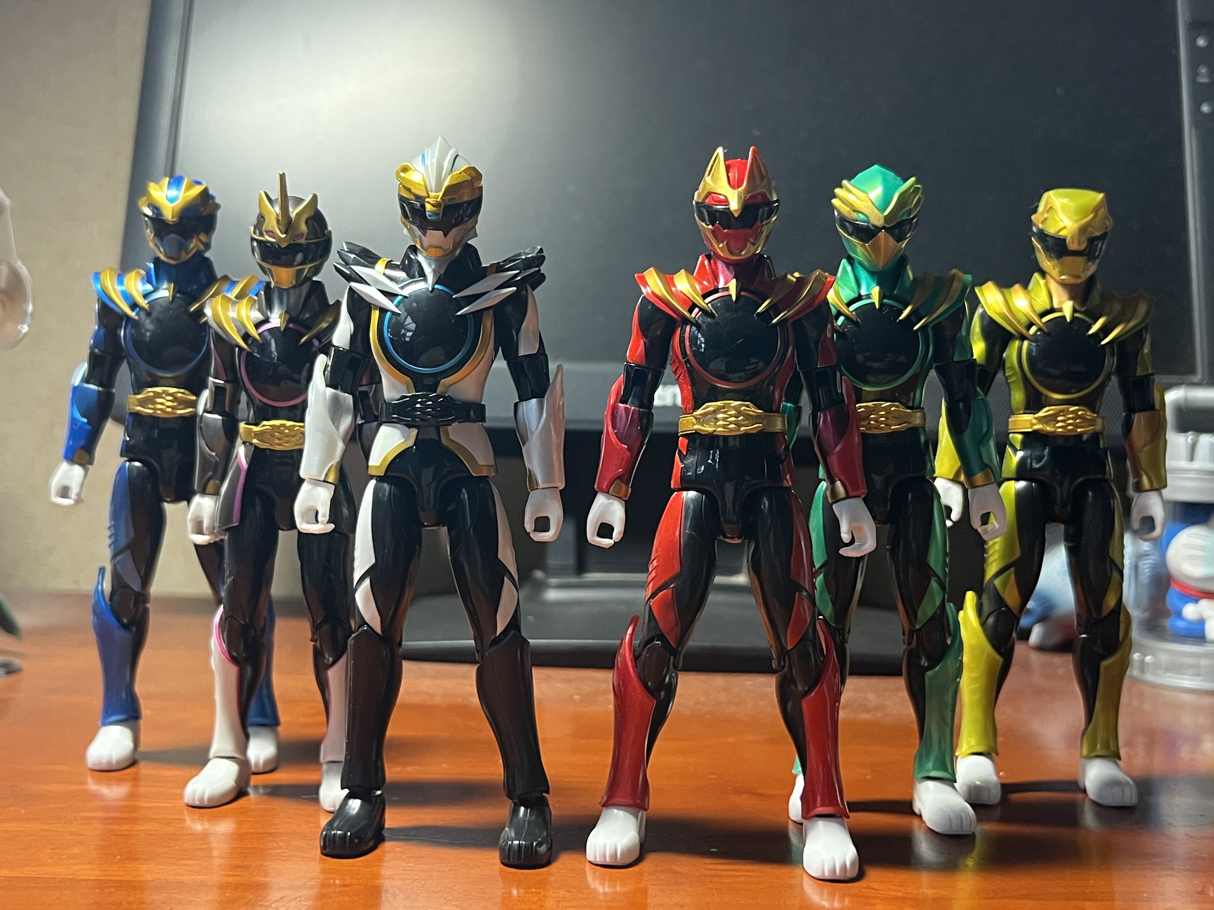 おもちゃ ☆新品☆アクションヒーロー ゴジュウジャー フィギュア 6体