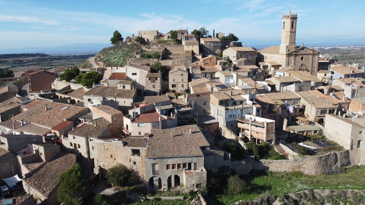 Amb en Jordi Bibià, estem ultimant l’Inventari del Patrimoni de Granyena de Segarra, que edita la fundaciocasesllebot.org, obra de Mercè Salsench i col•laboració, per a la fotografia, de <a href="/JmSantesm/">JmSantesm</a>, amb pròleg d’Albert Turull. Si tot va bé, el treball estarà llest a l’octubre.