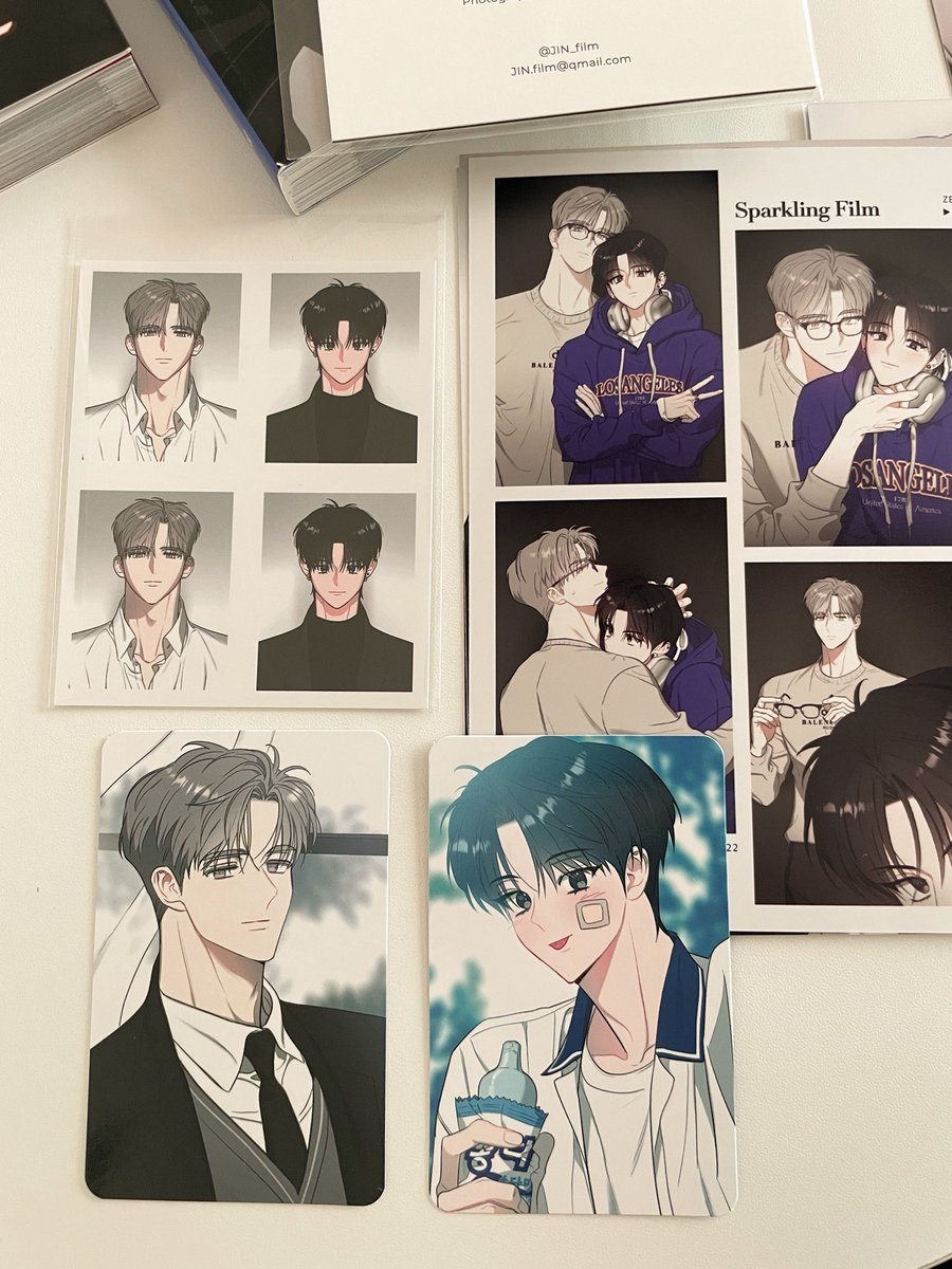 스파베 단행본🩵
표지 완전 잡지 스타일 짱예뻐⸜(*ˊᗜˋ*)⸝

#스파클링베이비 #스파베
<a href="/real_zec/">제크</a>