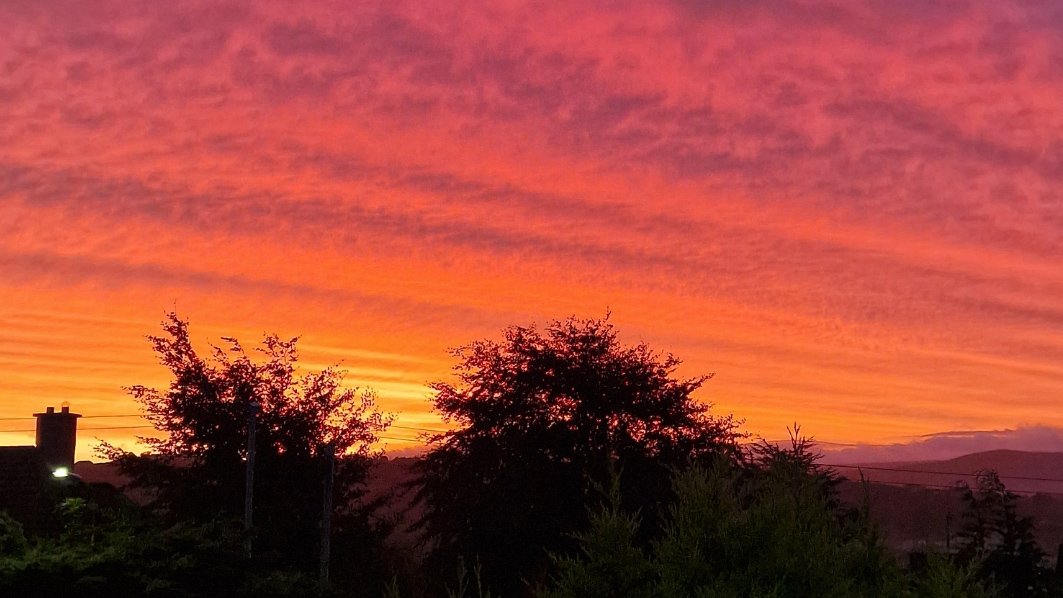 This morning's sunrise. Dublin Rd Newry

<a href="/bbcniweather/">BBC NI Weather</a> <a href="/WeatherAisling/">Aisling Creevey</a> 
<a href="/Louise_utv/">Louise Small</a>  <a href="/Rita_utv/">Rita Fitzgerald</a> <a href="/WeatherCee/">Cecilia Daly</a>
<a href="/barrabes/">Barrabes</a> <a href="/geoff_maskell/">Geoff Maskell</a> <a href="/katieandrewstv/">Katie Andrews</a> <a href="/linzilima/">Linzi Lima</a> <a href="/WeatherRTE1/">WeatherRTE</a>