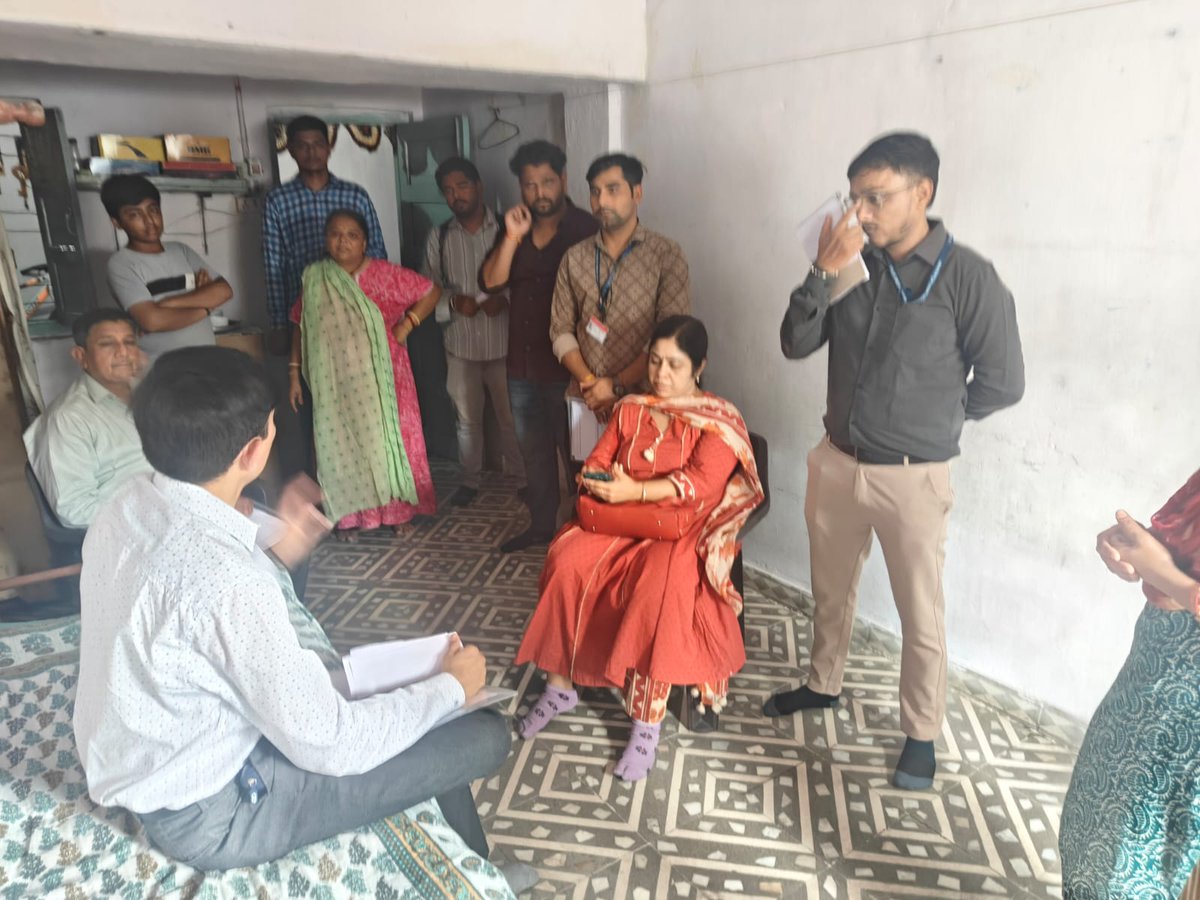 dcogujarat's tweet photo. गांधीनगर में जनगणना निदेशालय द्वारा 2 दिवसीय #VerbalAutopsy प्रशिक्षण सम्पन्न।
दूसरे दिन 4 टीमों ने ग्रामीण-शहरी नमूना क्षेत्रों में परिवारों से मिलकर मृत्यु के लक्षण, कारण व कारक दर्ज किए।
AIIMS नेटवर्क व विशेषज्ञों ने संचार, कौशल, संक्षिप्त लेखन व प्रपत्र पर व्याख्यान दिए। https://t.co/x9L1n114E5